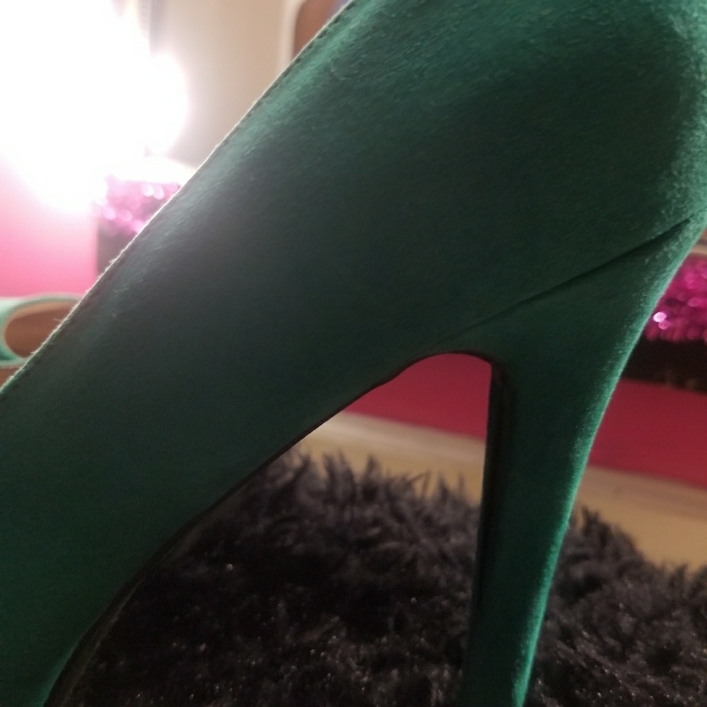 Shoes - Picture 3 of 4
